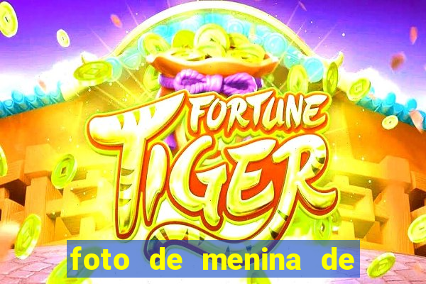 foto de menina de 14 anos no espelho